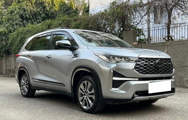 Second-hand 2023 Toyota Innova Hycross ZX Hybrid for sale in New Delhi-7