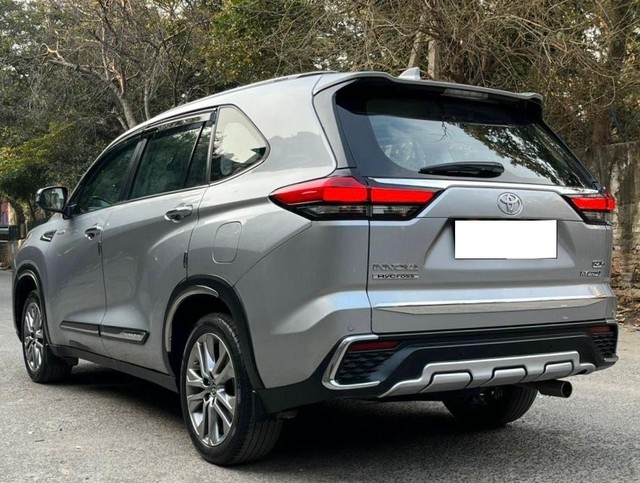 Second-hand 2023 Toyota Innova Hycross ZX Hybrid for sale in New Delhi-9