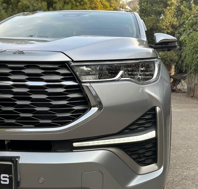 Second-hand 2023 Toyota Innova Hycross ZX Hybrid for sale in New Delhi-6