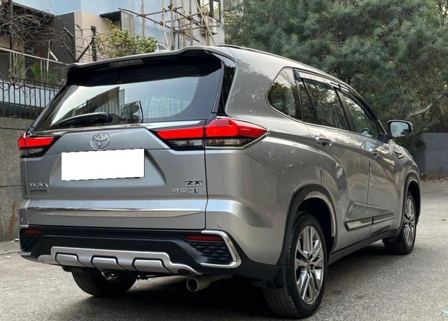 Second-hand 2023 Toyota Innova Hycross ZX Hybrid for sale in New Delhi-8
