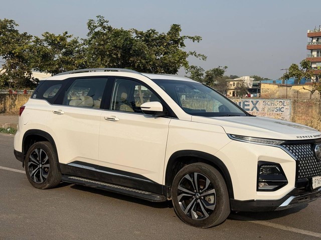 Second-hand 2024 MG Hector BlackStorm CVT 2024-2025 for sale in New Delhi-7