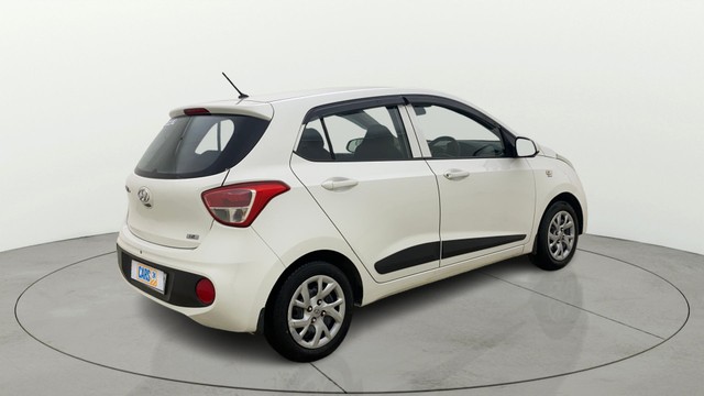 Second-hand 2017 Hyundai Grand i10 1.2 Kappa Magna BSIV for sale in Ahmedabad-2