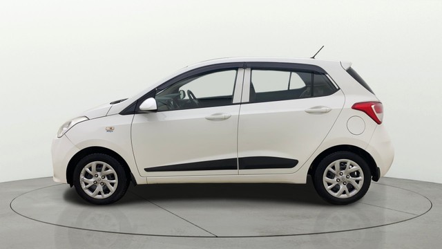 Second-hand 2017 Hyundai Grand i10 1.2 Kappa Magna BSIV for sale in Ahmedabad-5