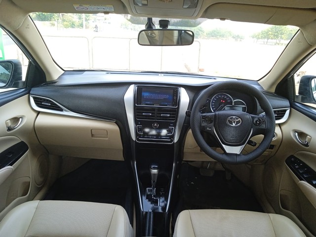 Second-hand 2018 Toyota Yaris VX CVT BSIV for sale in Ahmedabad-5