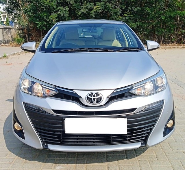 Second-hand 2018 Toyota Yaris VX CVT BSIV for sale in Ahmedabad-4