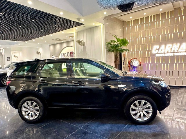 Second-hand 2017 Land Rover Discovery Sport Si4 HSE for sale in New Delhi-9