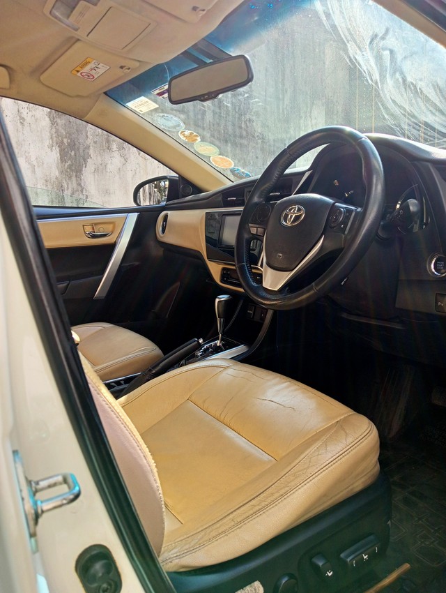 Second-hand 2018 Toyota Corolla Altis 1.8 VL CVT for sale in Kolkata-15