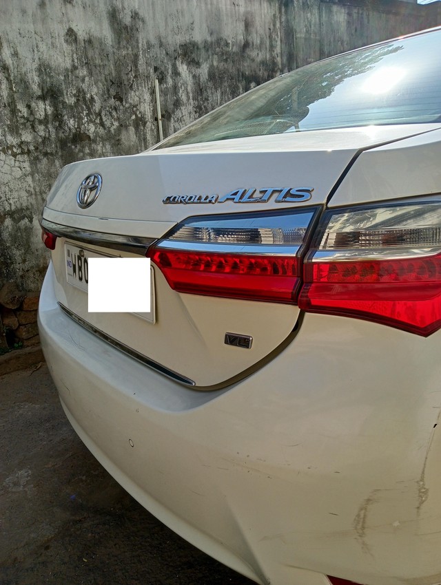 Second-hand 2018 Toyota Corolla Altis 1.8 VL CVT for sale in Kolkata-14