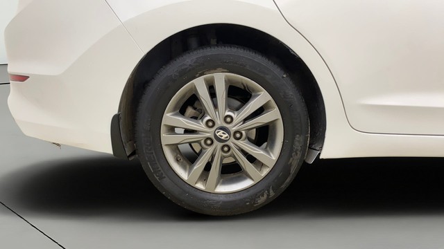 Second-hand 2016 Hyundai Elantra 2.0 SX Option AT for sale in Navi Mumbai-25