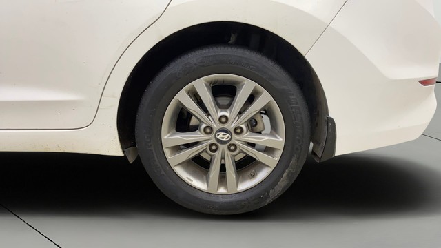 Second-hand 2016 Hyundai Elantra 2.0 SX Option AT for sale in Navi Mumbai-27