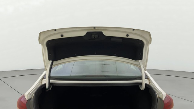 Second-hand 2016 Hyundai Elantra 2.0 SX Option AT for sale in Navi Mumbai-20