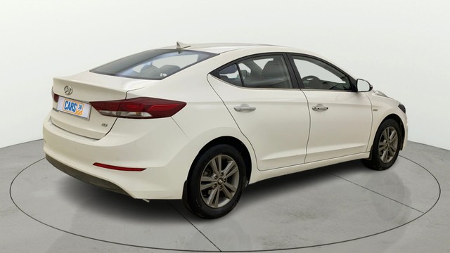 Second-hand 2016 Hyundai Elantra 2.0 SX Option AT for sale in Navi Mumbai-2
