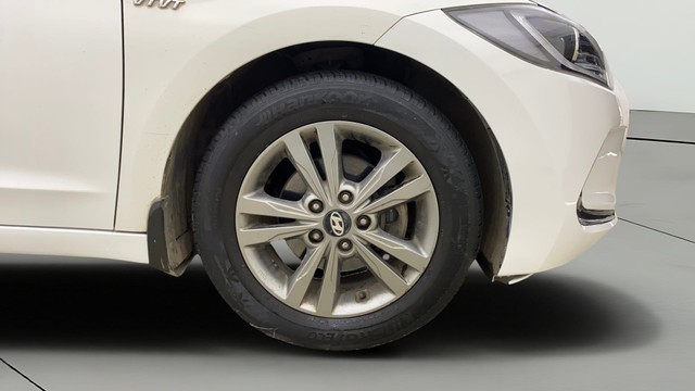 Second-hand 2016 Hyundai Elantra 2.0 SX Option AT for sale in Navi Mumbai-24