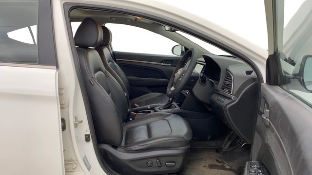 Second-hand 2016 Hyundai Elantra 2.0 SX Option AT for sale in Navi Mumbai-15