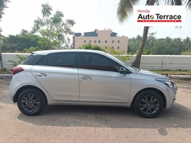 Second-hand 2019 Hyundai i20 Sportz Petrol for sale in Pondicherry-2