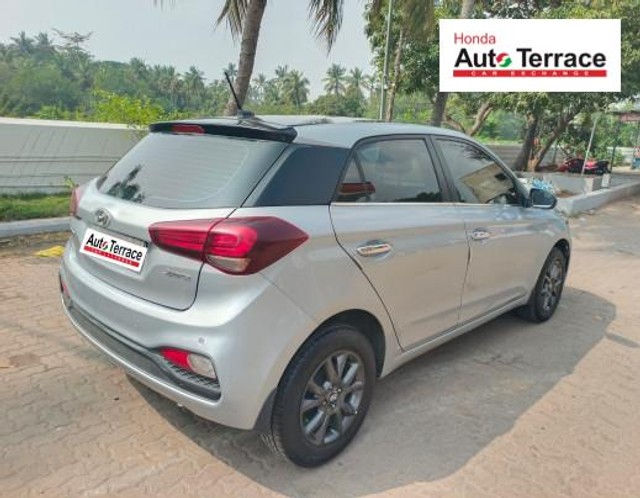Second-hand 2019 Hyundai i20 Sportz Petrol for sale in Pondicherry-3