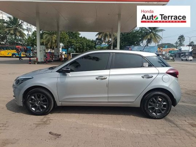 Second-hand 2019 Hyundai i20 Sportz Petrol for sale in Pondicherry-6