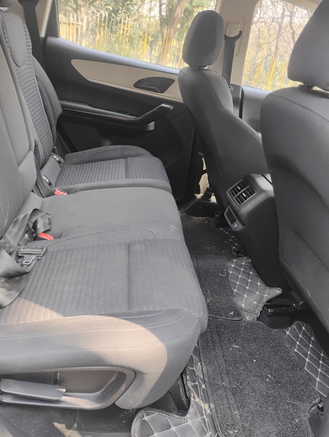 Second-hand 2024 Mahindra XUV700 AX5 7 Str Diesel for sale in Agra-14