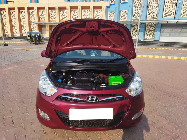 Second-hand 2015 Hyundai i10 Sportz 1.1L for sale in Kolkata-12