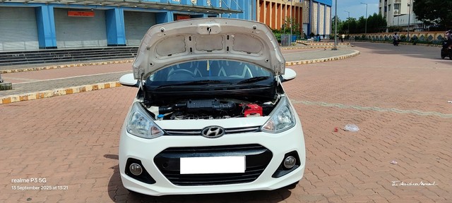 Second-hand 2015 Hyundai Grand i10 CRDi Magna for sale in Kolkata-12