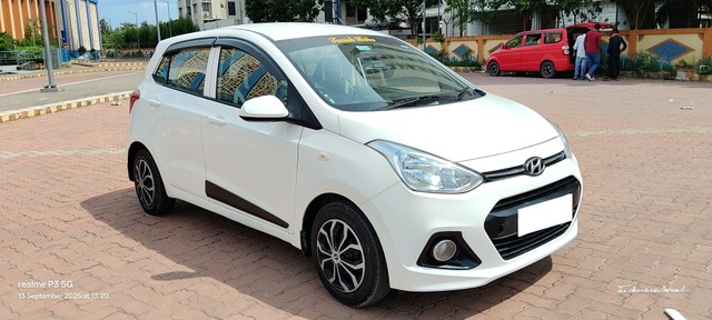 Second-hand 2015 Hyundai Grand i10 CRDi Magna for sale in Kolkata-8