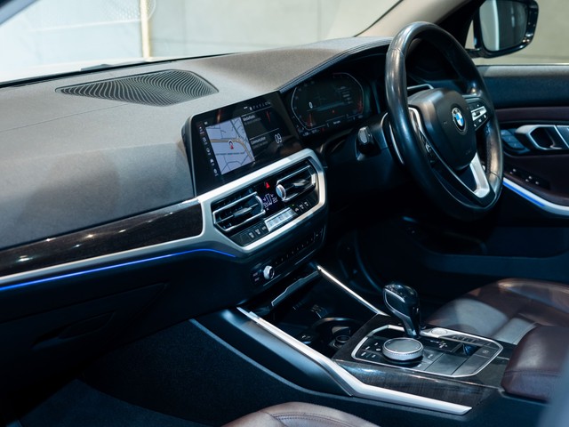 Second-hand 2020 BMW 3 Series 320d Luxury Line for sale in Kolkata-19