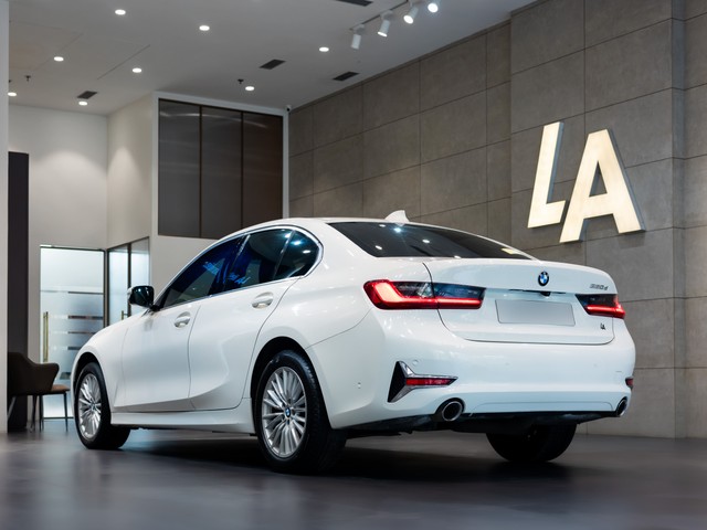 Second-hand 2020 BMW 3 Series 320d Luxury Line for sale in Kolkata-2