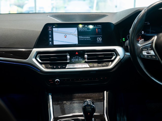 Second-hand 2020 BMW 3 Series 320d Luxury Line for sale in Kolkata-18