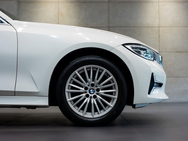 Second-hand 2020 BMW 3 Series 320d Luxury Line for sale in Kolkata-6