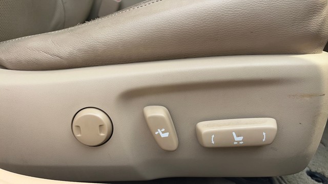 Second-hand 2012 Toyota Camry Hybrid for sale in Coimbatore-18