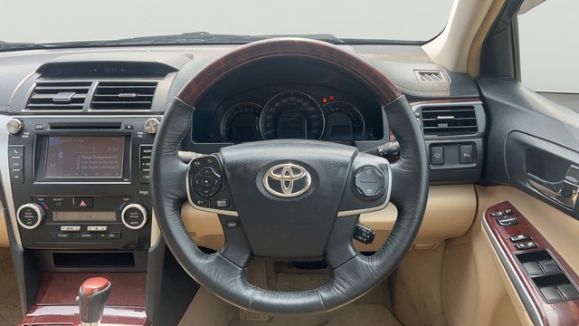 Second-hand 2012 Toyota Camry Hybrid for sale in Coimbatore-12