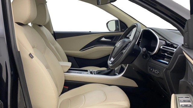 Second-hand 2023 MG Hector Savvy Pro CVT 2023-2025 for sale in Thane-15