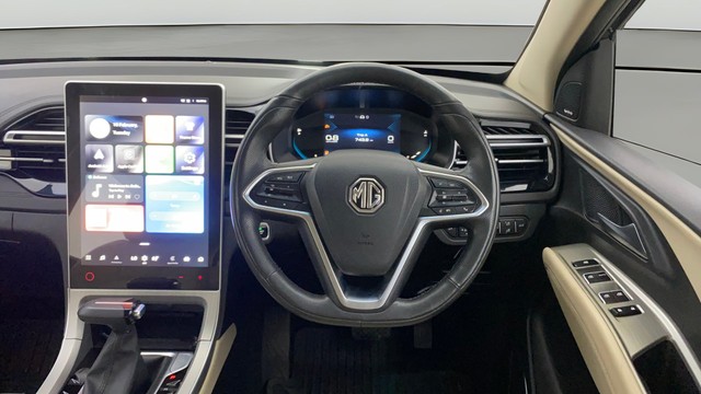 Second-hand 2023 MG Hector Savvy Pro CVT 2023-2025 for sale in Thane-12