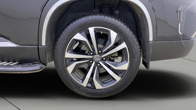 Second-hand 2023 MG Hector Savvy Pro CVT 2023-2025 for sale in Thane-27