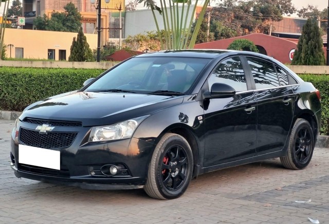 Second-hand 2010 Chevrolet Cruze LTZ for sale in Surat-4