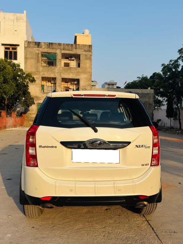 Mahindra XUV500 R W10 FWD Second-hand 2017 Mahindra XUV500 R W10 FWD for sale in Jaipur-2