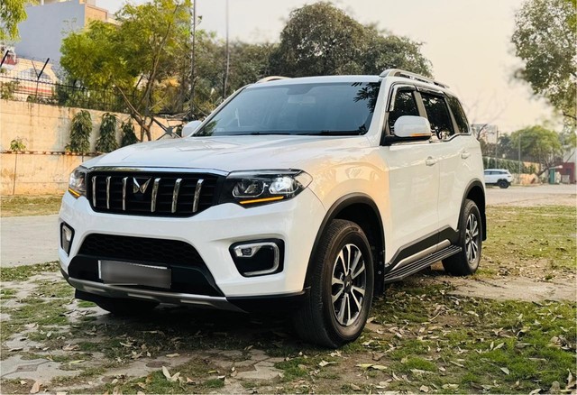 Second-hand 2024 Mahindra Scorpio N Z8 Select Diesel AT for sale in New Delhi-4