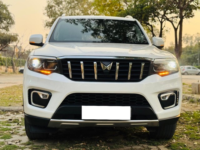 Second-hand 2024 Mahindra Scorpio N Z8 Select Diesel AT for sale in New Delhi-7