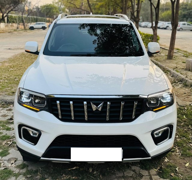 Second-hand 2024 Mahindra Scorpio N Z8 Select Diesel AT for sale in New Delhi-12