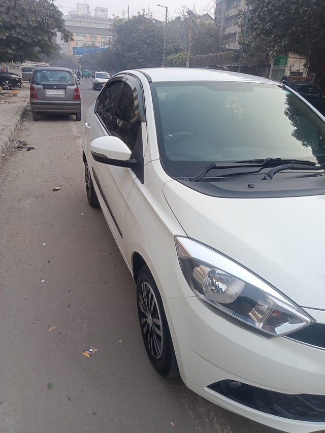 Second-hand 2017 Tata Tigor 1.2 Revotron XT for sale in New Delhi-3