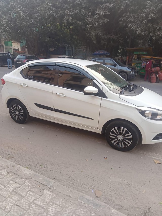 Second-hand 2017 Tata Tigor 1.2 Revotron XT for sale in New Delhi-1
