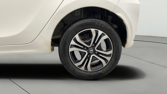 Second-hand 2023 Tata Tiago XT for sale in Lucknow-26