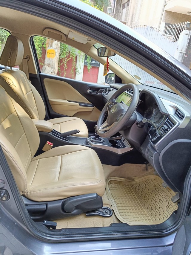 Second-hand 2018 Honda City i-VTEC V for sale in New Delhi-9
