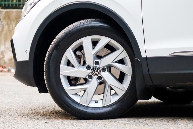 Second-hand 2024 Volkswagen Tiguan 2.0 TSI Elegance for sale in New Delhi-5