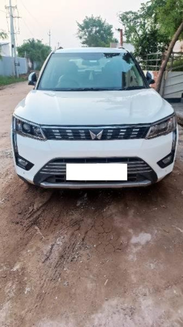 Mahindra XUV300 W8 Opt Diesel Second-hand 2023 Mahindra XUV300 W8 Opt Diesel for sale in West Godavari-2