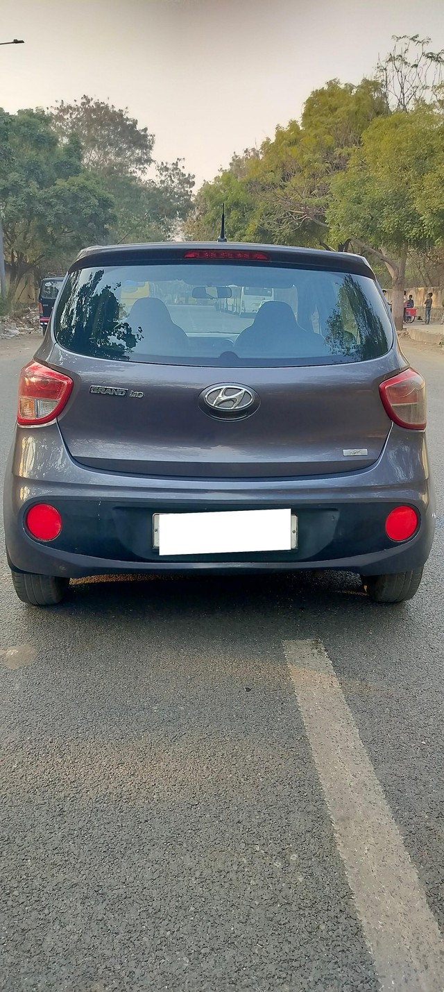 Second-hand 2017 Hyundai Grand i10 1.2 Kappa Magna BSIV for sale in New Delhi-2