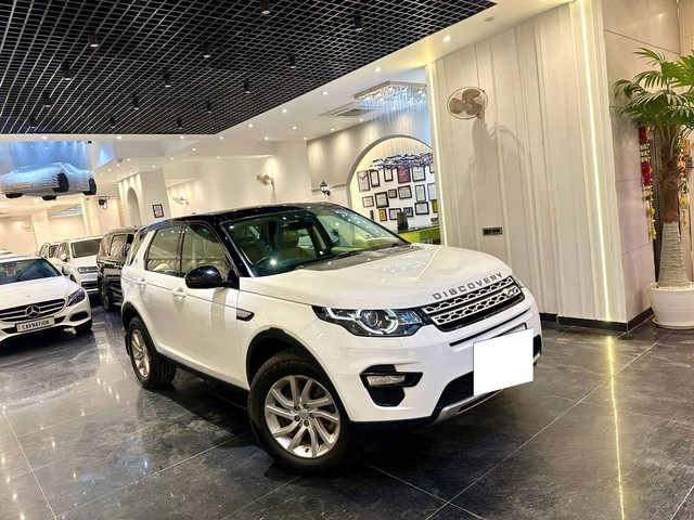 Second-hand 2018 Land Rover Discovery HSE 3.0 TD6 for sale in New Delhi-9