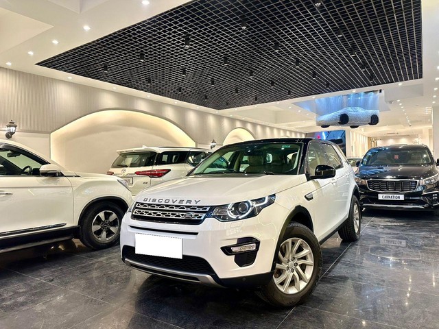 Second-hand 2018 Land Rover Discovery HSE 3.0 TD6 for sale in New Delhi-2