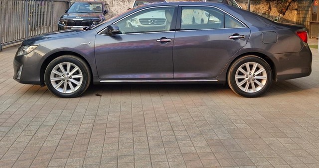 Second-hand 2014 Toyota Camry Hybrid for sale in Mumbai-3