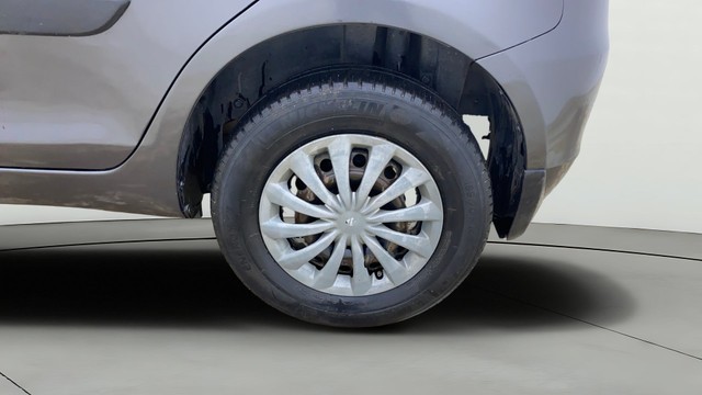 Second-hand 2015 Maruti Swift VXI for sale in Ahmedabad-26